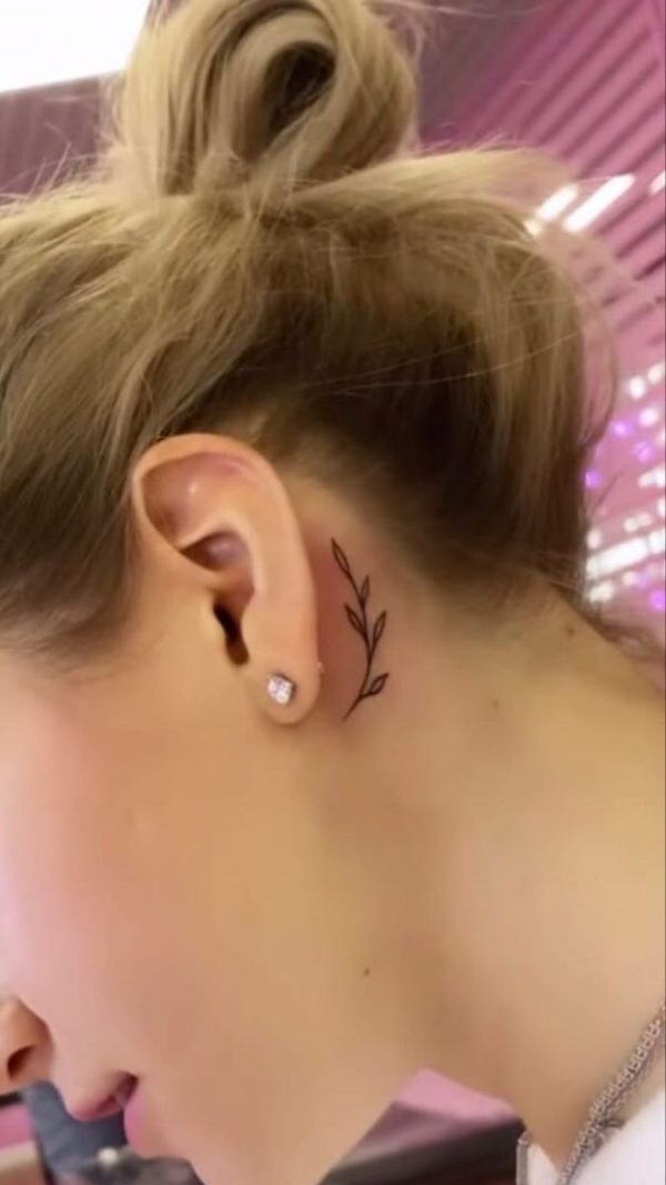 Discret Tatouage Derriere Oreille