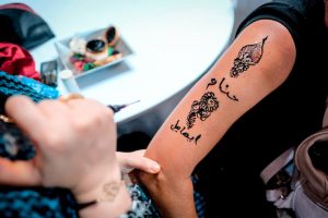 Arabe caligraphie tatouage